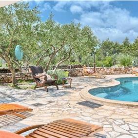 2 Bedroom Hvar Island Villa with Pool near Stari Grad, Sleeps 4